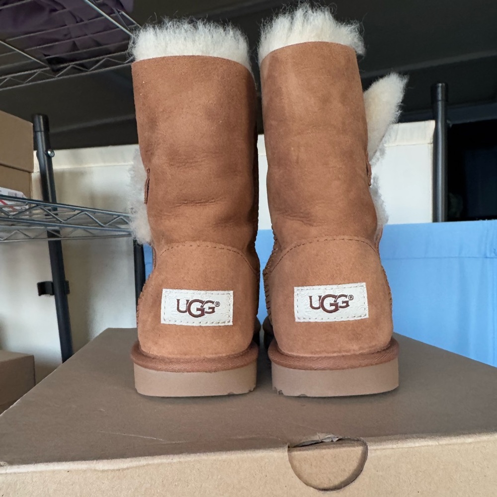 Ugg Bailey button II